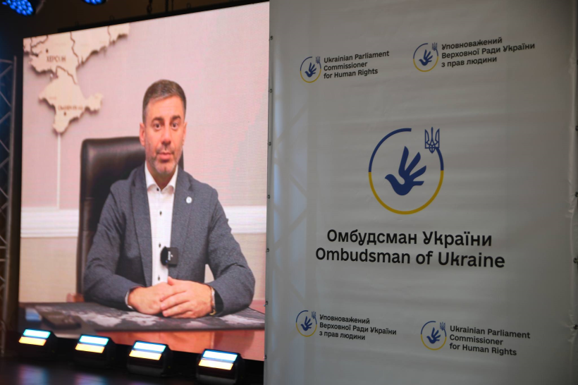 На білому фоні напис Омбудсмен України