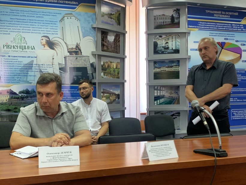 Члени робочої групи "Прозорість і підзвітність" при Рівненській ОДА