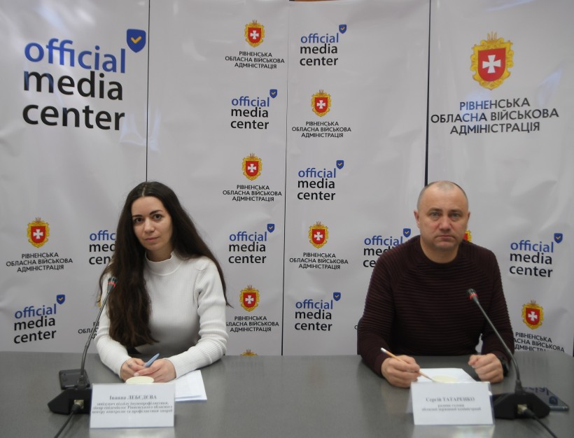 На фото - завідувач відділу імунопрофілактики, лікарем-епідеміолог Рівненського обласного центру контролю та профілактики хвороб І.Лебєдєва та радник голови Рівненської ОДА С.Татаренко