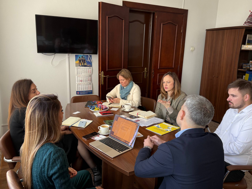 Зустріч заступника голови Рівненської ОДА Ігоря Павленка з представницями швейцарської організації Helvetas - Мар’яною Каганяк та Анастасією Баклан, начальницею Управління міжнародного співробітництва та європейської інтеграції ОДА Ольгою Ютовець, заступницею директора Департаменту економічного розвитку і торгівлі ОДА Іриною Гусаровою та керівником Агенції регіонального розвитку області Андрієм Людвічуком.
