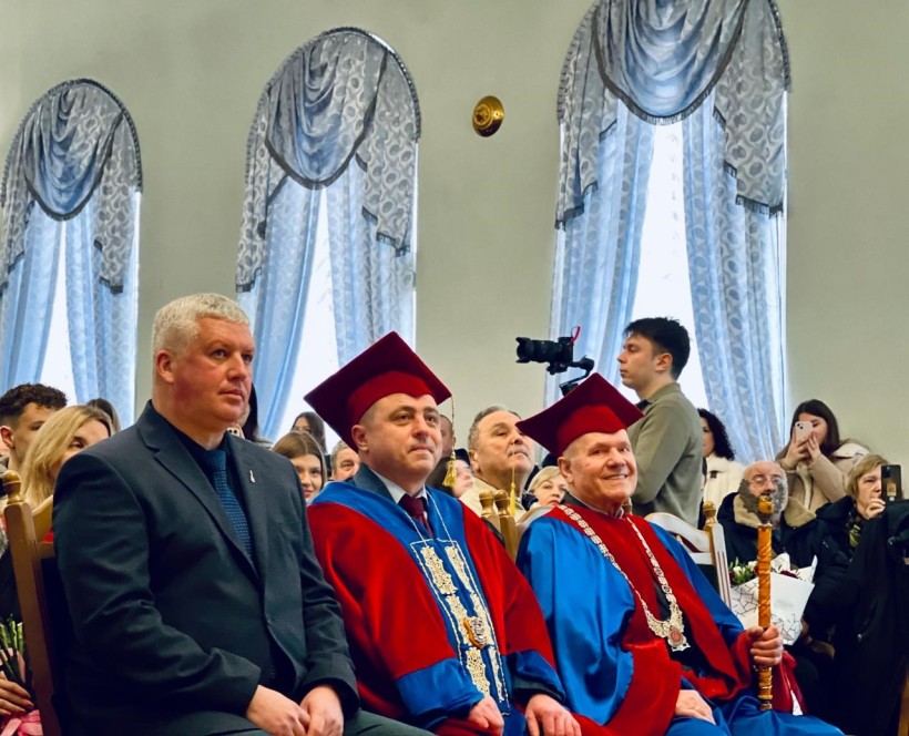 Учасники заходу, серед яких заступник голови РівнеОДА з питань цифрового розвитку, цифрових трансформацій і цифровізації (CDTO) Олександр Терещенко.