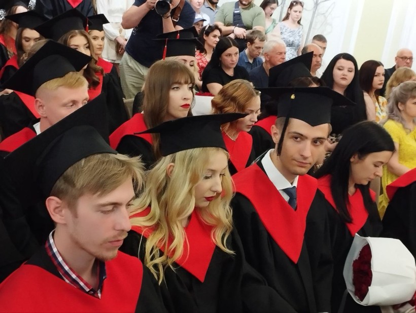 Студенти Луганського державного медичного університету на урочистостях