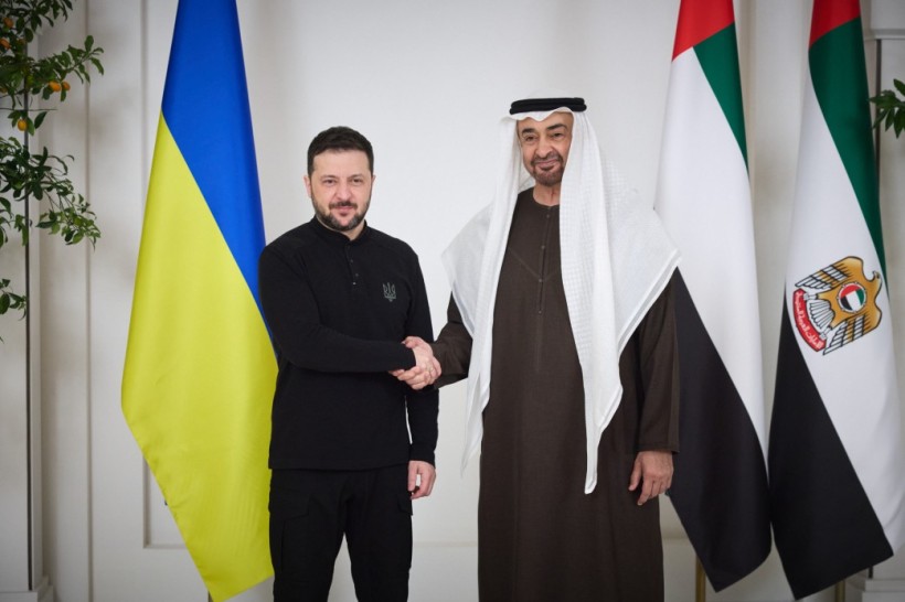 Президент України Володимир Зеленський під час зустрічі з Президентом ОАЕ Мухаммадом бін Заїдом Аль Нагаяном