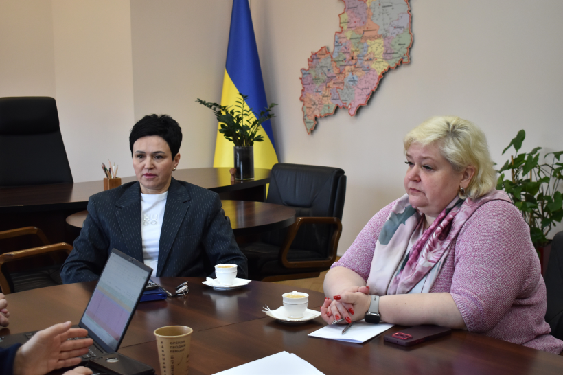 Заступниця голови Рівненської ОДА Людмила Шатковська, директорка Департаменту соціальної політики ОДА Роза Слободенюк