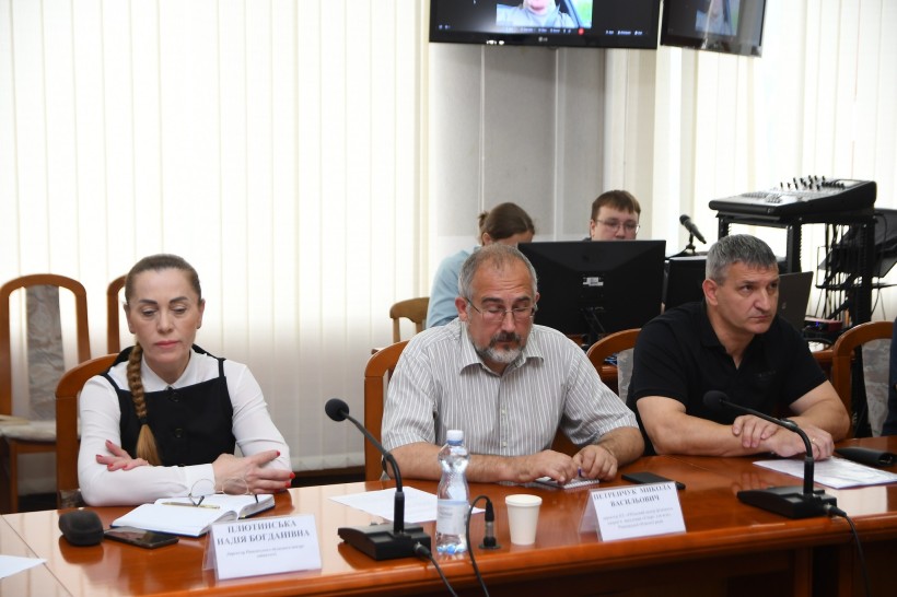 На фото - учасники наради в Рівненській ОДА
