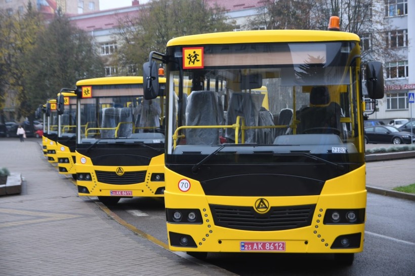 Шкільні автобуси, які були придбані торік на Рівненщині