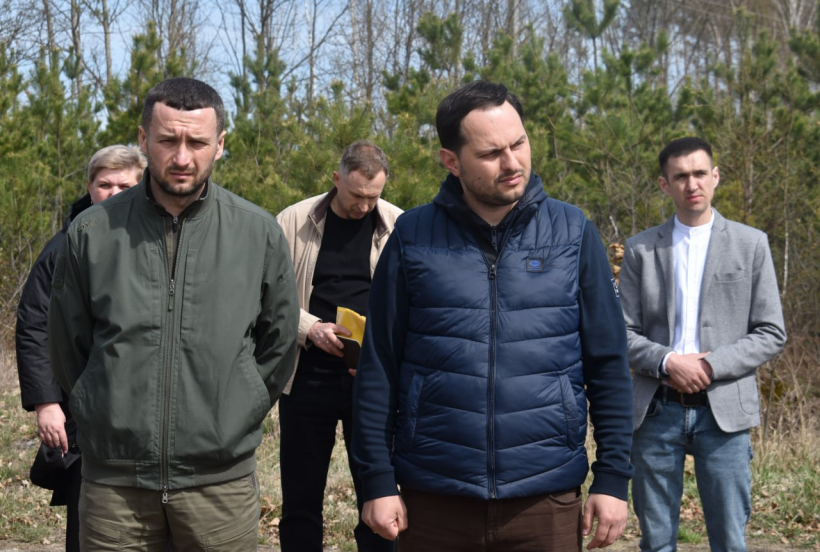 начальник Рівненської ОВА Олександр Коваль гектари лісу де тривали незаконні вирубки