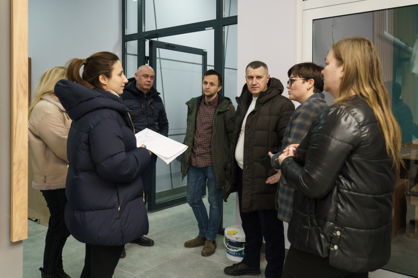 Рівненщину відвідала радниця Мінрегіону, керівниця проєкту «Рух без бар’єрів» Ірина Малютіна. Було проведено виїзну зустріч на майбутньому маршруті за участю представників місцевої влади, архітекторів, фахівців у сфері безбар’єрності, а також керівників комунальних та державних установ.