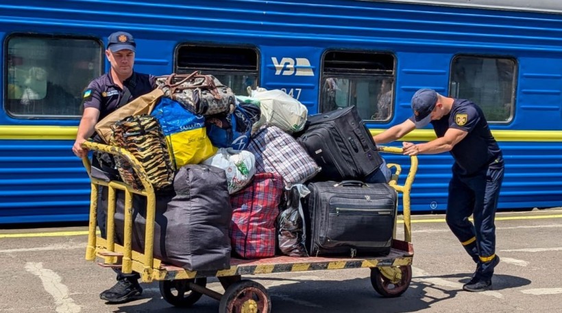 На вокзалі зустрічають дев'ятий евакуаційний поїзд з Донеччини