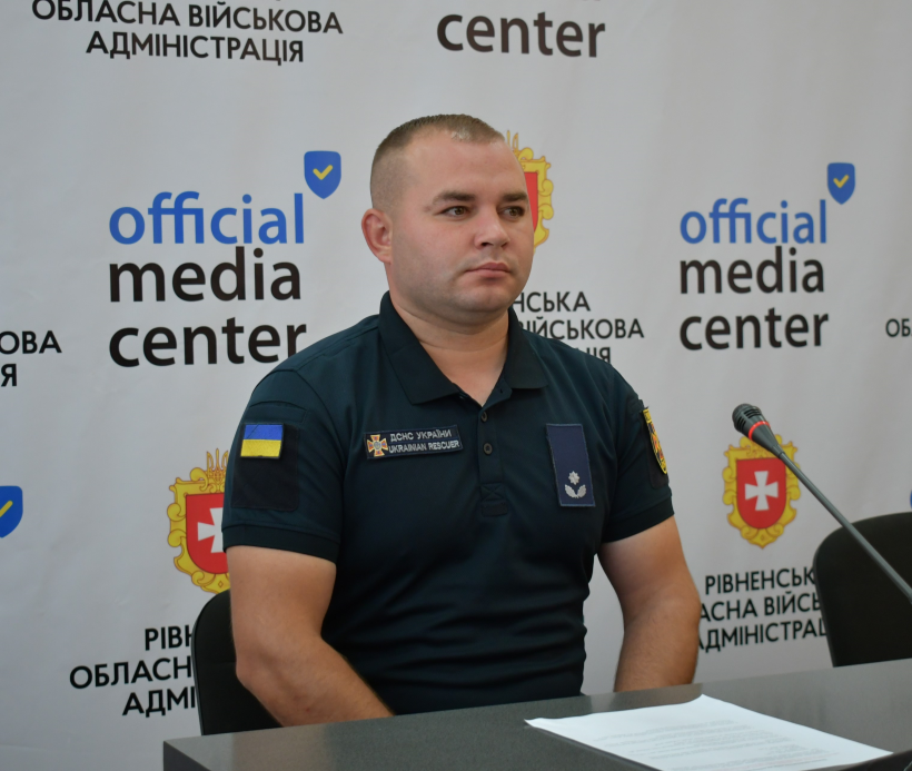 Начальник групи піротехнічних робіт частини піротехнічних робіт та гуманітарного розмінування аварійно-рятувального загону спеціального призначення ГУ ДСНС України у Рівненській області майор служби цивільного захисту Іван Капітанюк.