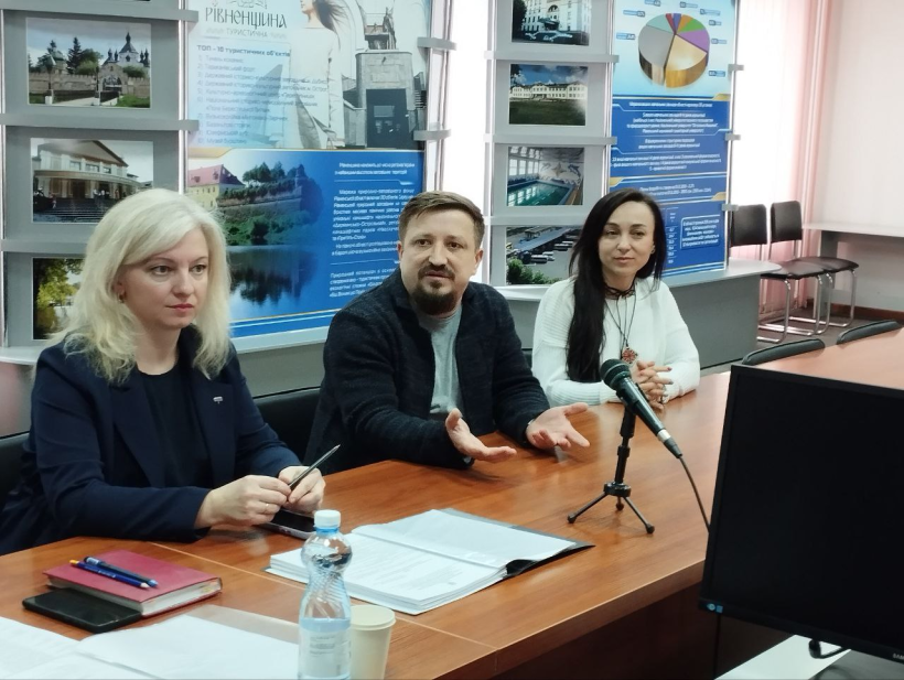 На фото - учасники засідання комісії з питань ліцензування освітньої діяльності