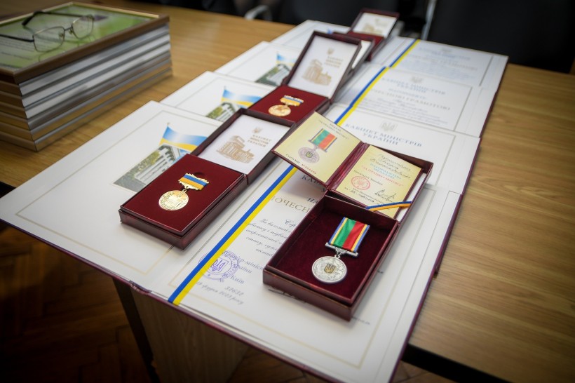 Фото з вручення державних нагород та відзнак працівникам ПрАТ «Рівнеобленерго»