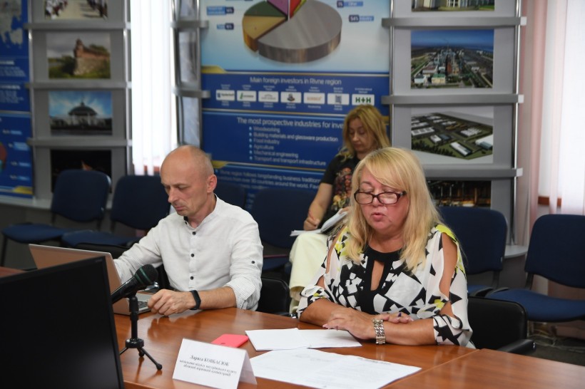 Члени робочої групи "Прозорість і підзвітність" при Рівненській ОДА