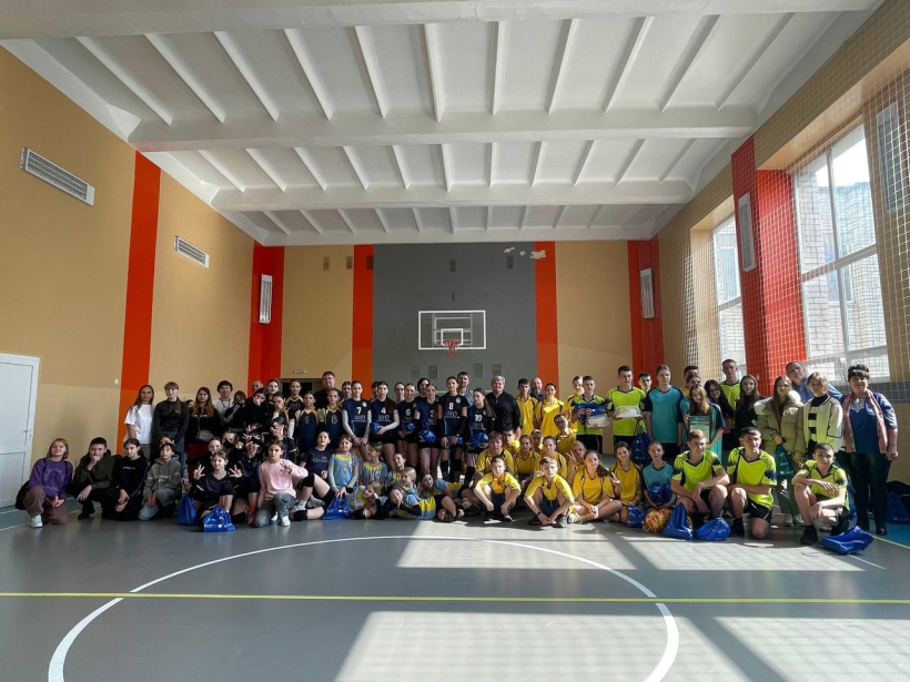 Школярі Вараської громади,  Миропільської та Борозенської сільських територіальних громад, які провели матчі з волейболу та футзалу