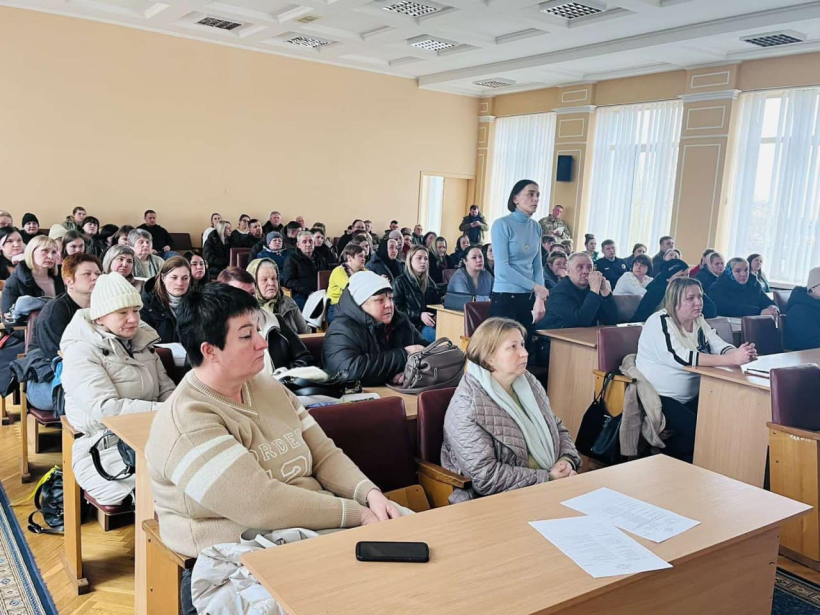 На фото - родини полонених і зниклих безвісти