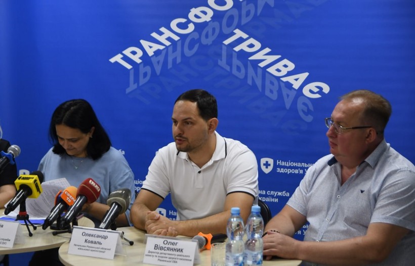 Голова Національної служби здоров’я України Н.Гусак, начальник ОВА О.Коваль, директор департаменту цивільного захисту та охорони здоровя ОДА О.Вівсянник під час зустрічі з медіа