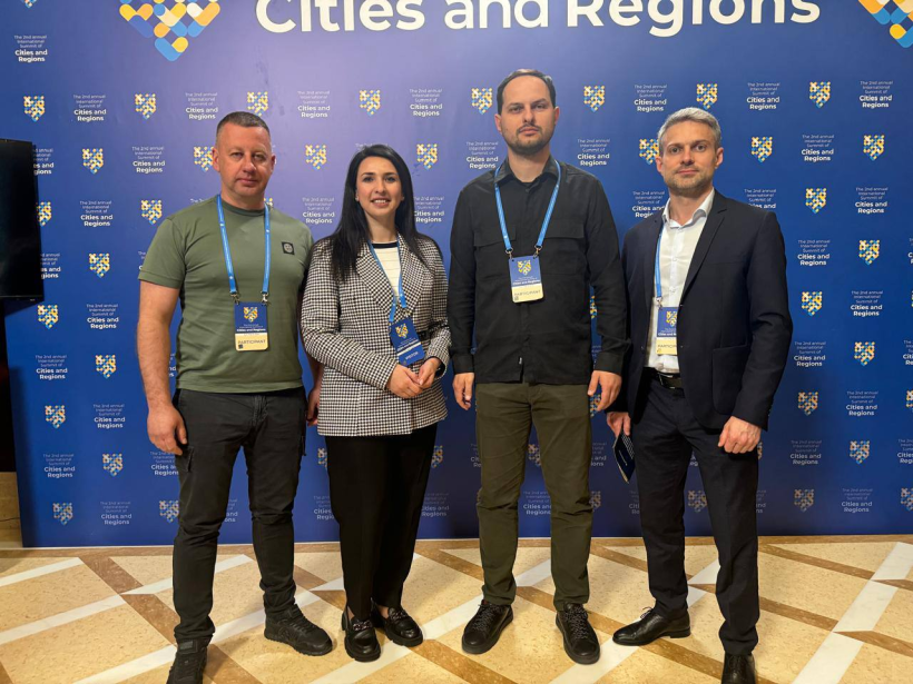 На фото - делегація від області на Міжнародному саміті міст і регіонів