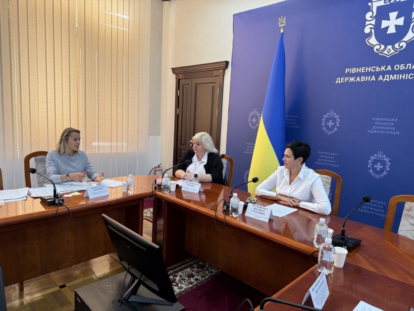 Члени обласної комісії з визначення статусу осіб, які постраждали внаслідок Чорнобильської катастрофи та інших категорій громадян розглядають справи