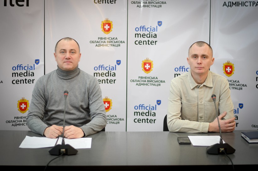 На фото - начальник відділу технічного обслуговування Рівненської філії ТОВ «Газорозподільні мережі України» Р.Кутира, радник голови РівнеОДА С.Татаренко