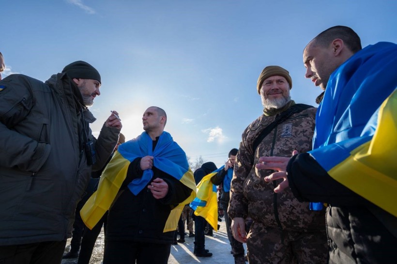 На фото - звільнені з полону
