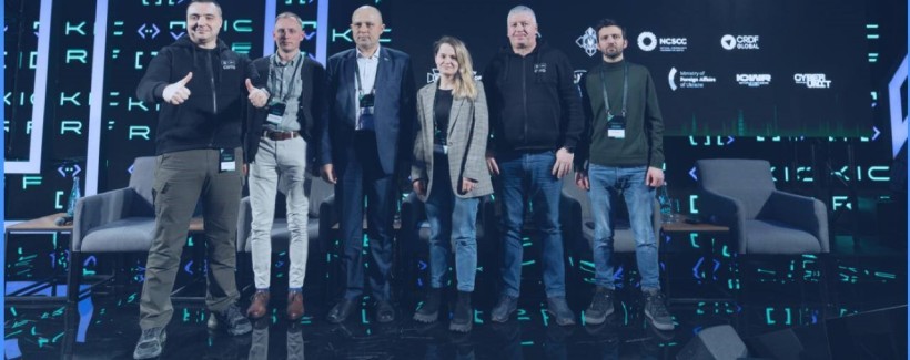 На фото - учасники Міжнародного форуму з кібербезпеки «Стійкість під час кібервійни»