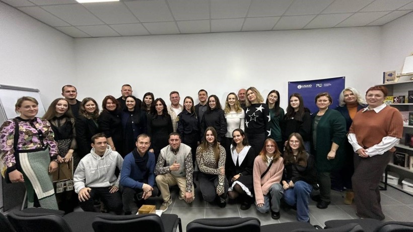 Учасники відкриття Молодіжного центру