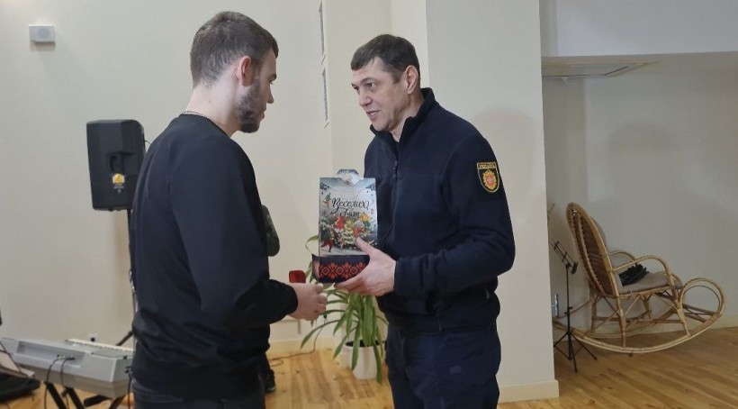 Фото з вручення іменних оберегів  "Батьківське серце"