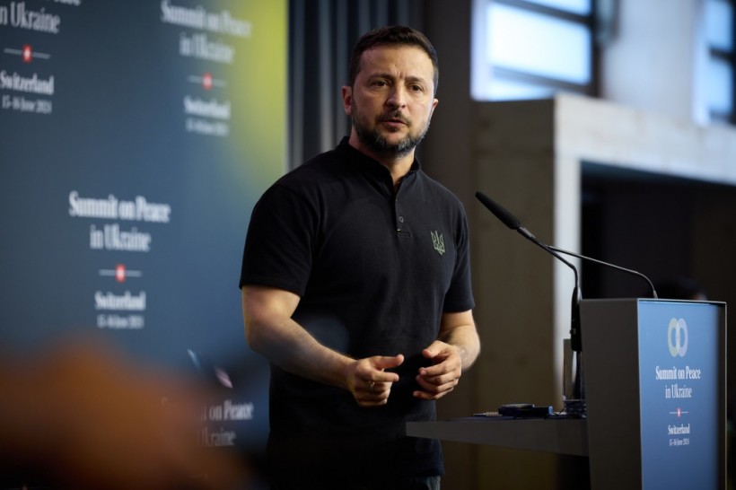 Президент України В.Зеленський під час пресконференції за підсумками Саміту