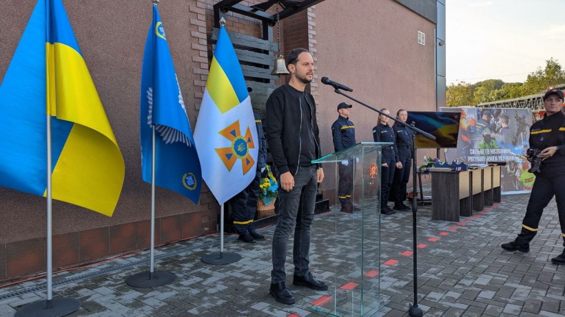 Олександр Коваль виступає перед рятувальниками Рівненщини