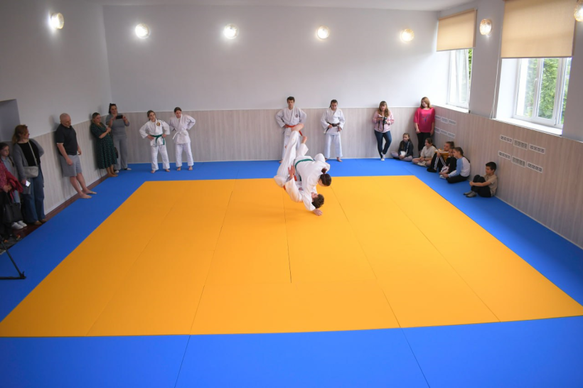Молодь займається спортом у Центрі національно-патріотичного виховання у Бугринській громаді