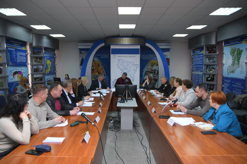 Заступник голови Рівненської ОДА Олександр Кохан проводить засідання обласної тимчасової комісії з питань погашення заборгованості із заробітної