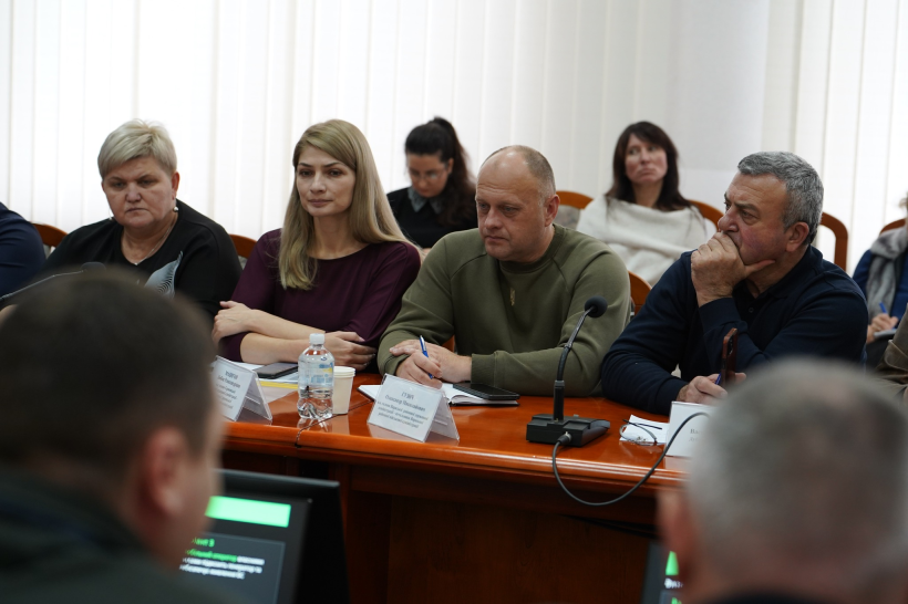 Учасники наради щодо забезпечення безперебійного зв’язку під час можливих відключень електроенергії