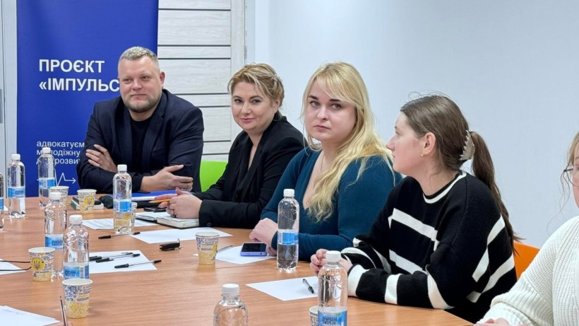 На фото - учасники презентації