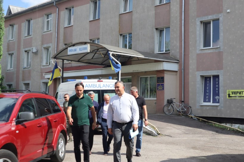 Начальник Рівненської ОВА Олександр Коваль на будівництві