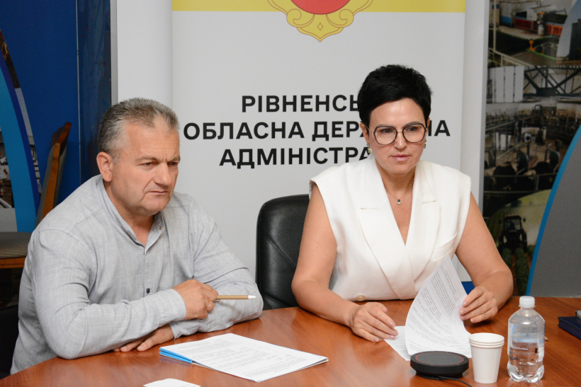 Заступниця голови Рівненської ОДА Людмила Шатковська та начальник Служби у справах дітей ОДА Віктор Марчук