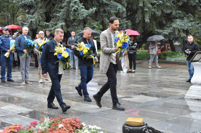 Урочистості біля пам’ятника «Загиблим за Україну»