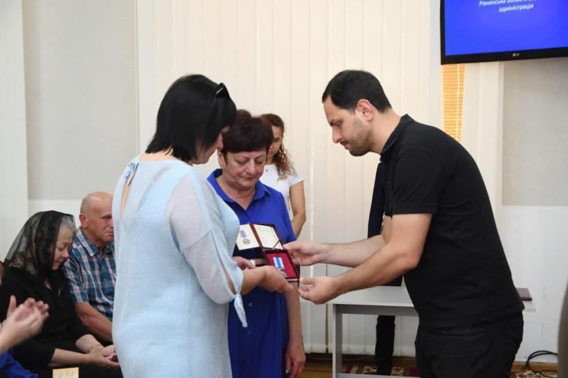 Родинам загиблих військових з Рівненщини вручили президентські нагороди