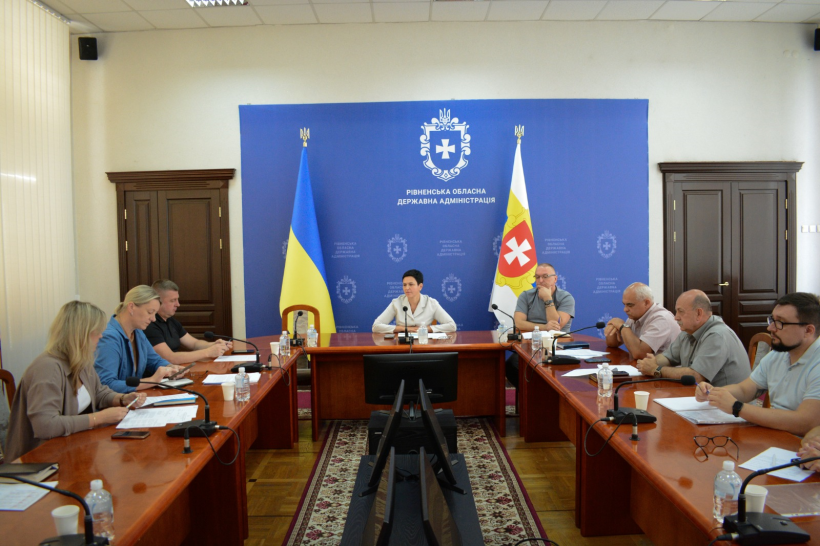 нарада під керівництвом заступниці голови Рівненської ОДА Людмили Шатковської