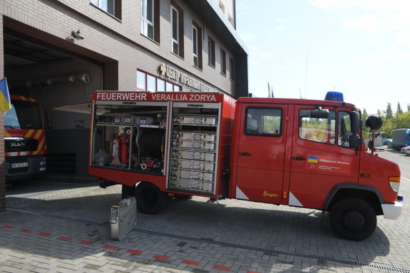 Європейські друзі передали рятувальникам Рівненщини вантажний автомобіль марки Mersedes Daimler Chrysler 970.21 Gerdtewagen Atemschutz та пожежно-технічне обладнання.