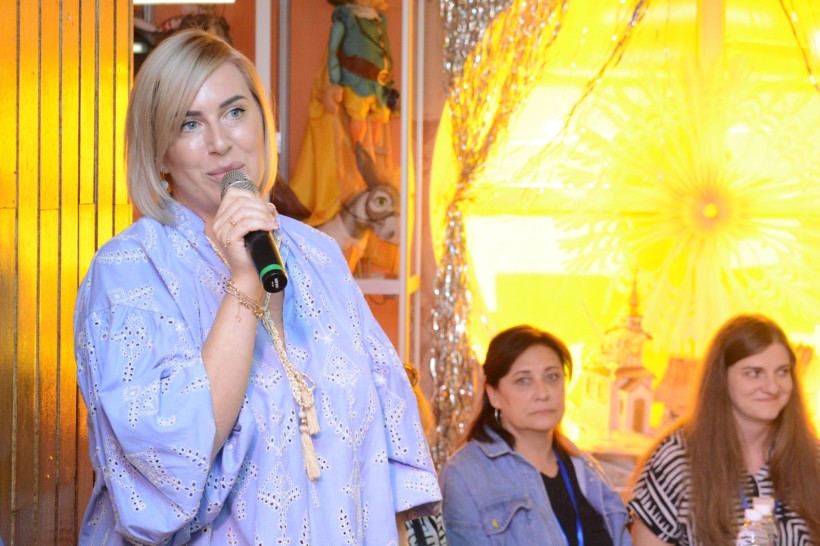 Начальниця Управління культури і туризму Рівненської ОДА Любов Романюк спілкується з аудиторією
