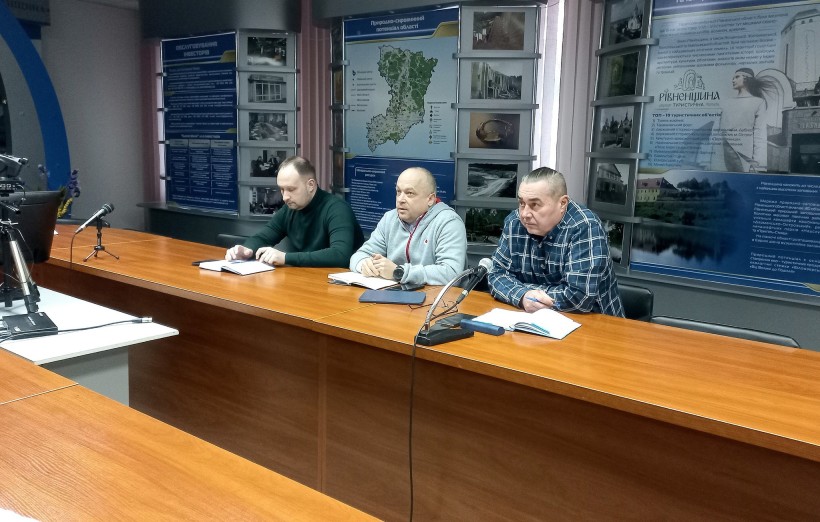 Фото з наради з керівниками мобільних операторів у Рівненській області