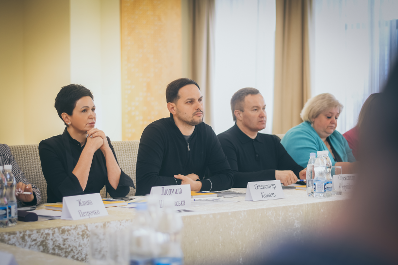 Фото з презентації проєкту ЮНІСЕФ «Родина для кожної дитини: розвиток сімейного патронату»