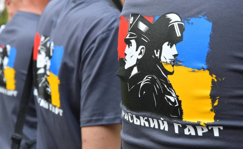 Футболки із надписом «Вараський ГАРТ»