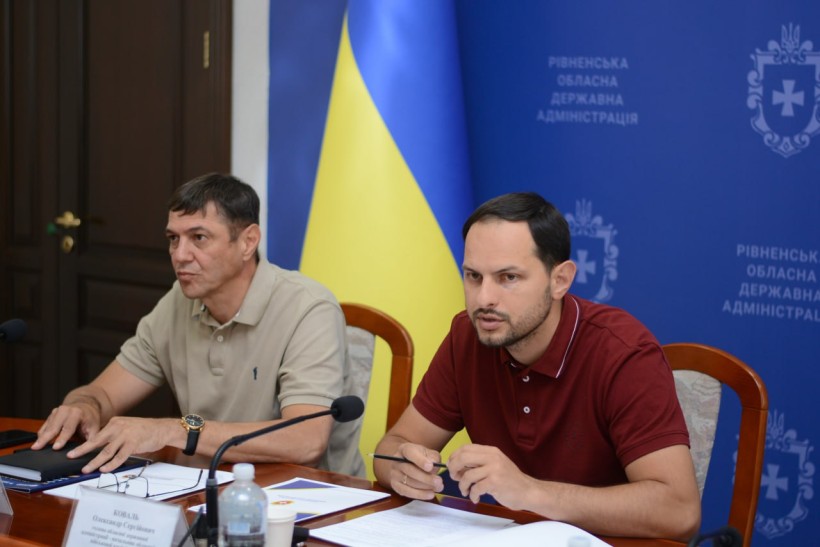 Учасники наради - начальник Рівненської ОВА Олександр Коваль та перший заступник голови ОДА Сергій Подолін