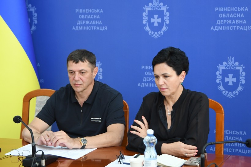 На фото - перший заутпник голови ОДА С.Подолін, заступниця голови ОДА Л.Шатковська