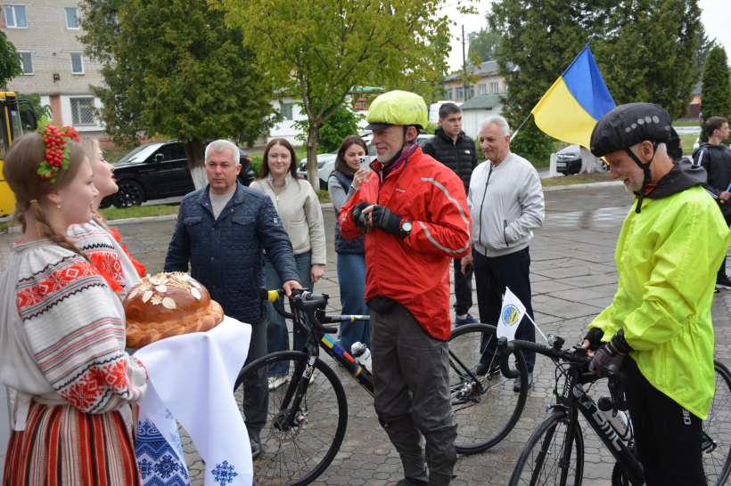 Учасники ветеранського велопробігу пам’яті «Шануємо пам’ять Захисників і Захисниць України»