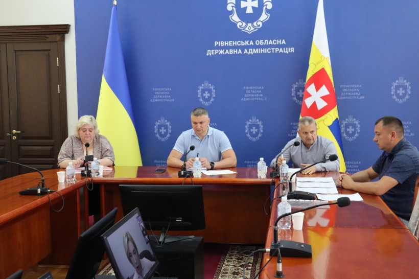 Заступник голови Рівненської ОДА Олександр Кохан та учасники онлайн-наради під головуванням Заступниці Керівника Офісу Президента України Ірини Верещук