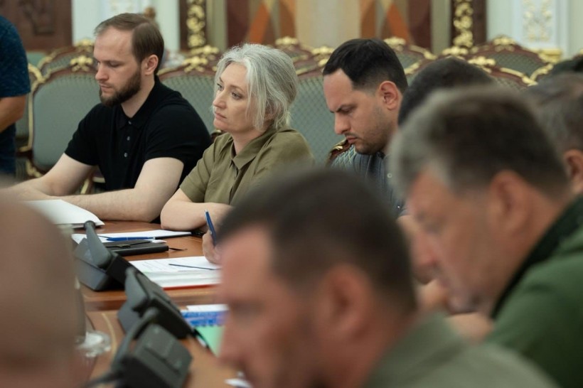 на фото учасники наради