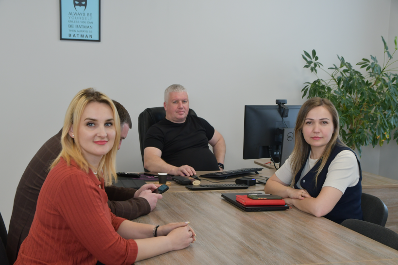 Заступник голови Рівненської облдержадміністрації з питань цифрового розвитку, цифрових трансформацій і цифровізації (CDTO) Олександр Терещенко під час наради у Рівненській ОДА