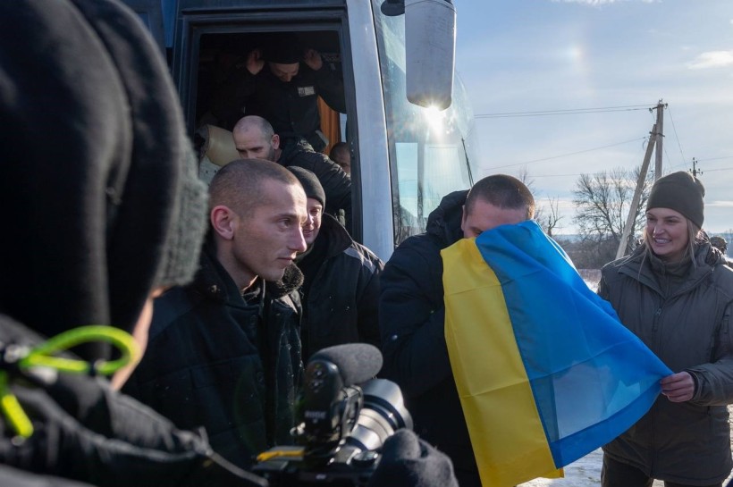 На фото - звільнені з полону